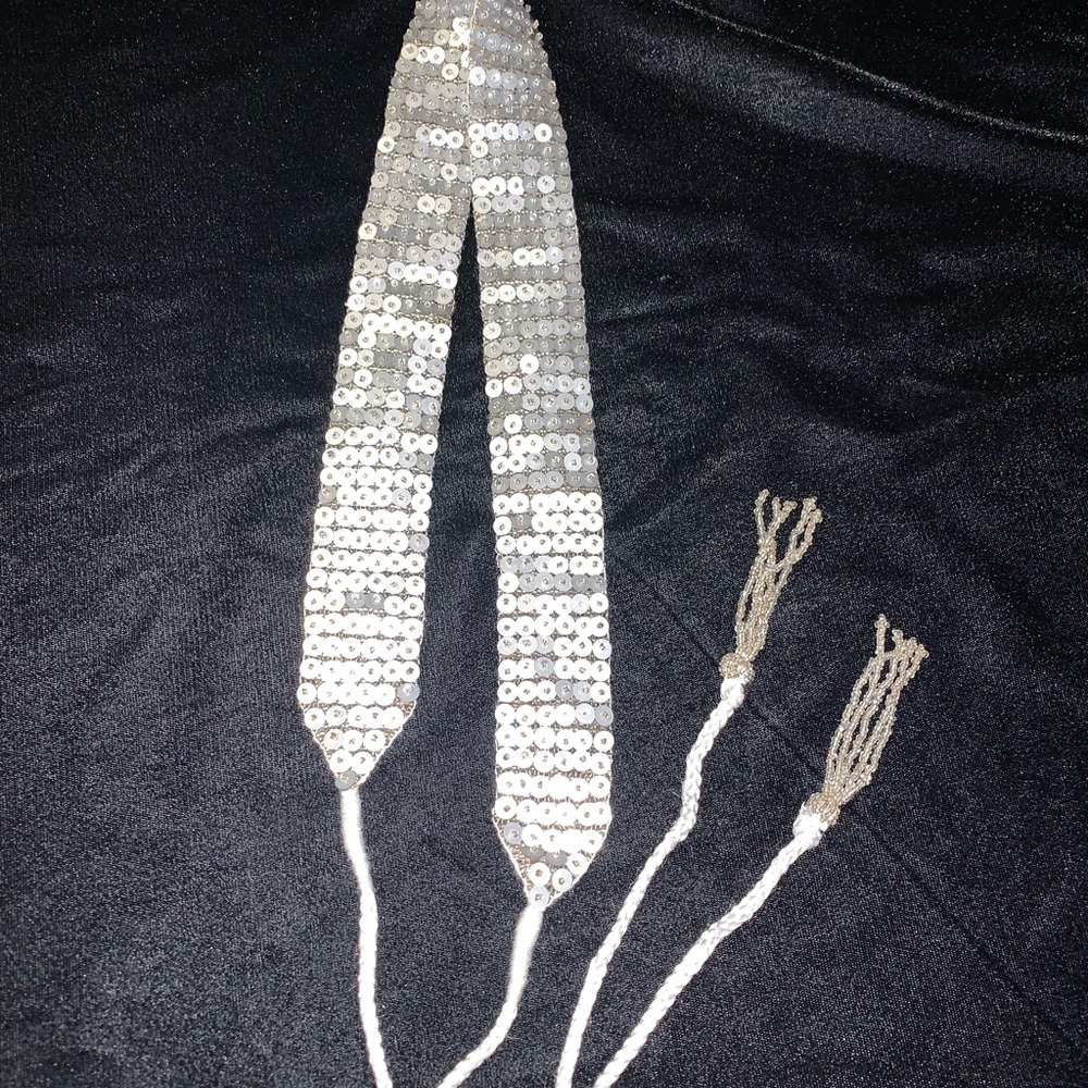 Beautifully beaded- In perfect condition! Belt. 26.5” with tie